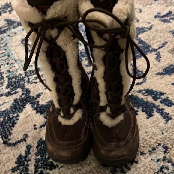 Women’s Uggs Snow Boots Size 7 - Picture 3 of 8